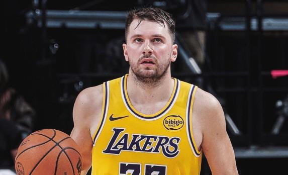 直播吧-尽力局，东契奇25中16空砍42分7板8助4断，正负值-10