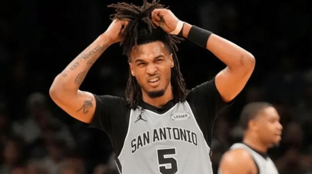 CBA直播-后场三枪？后场三坑！马刺三后卫拖累文班亚马